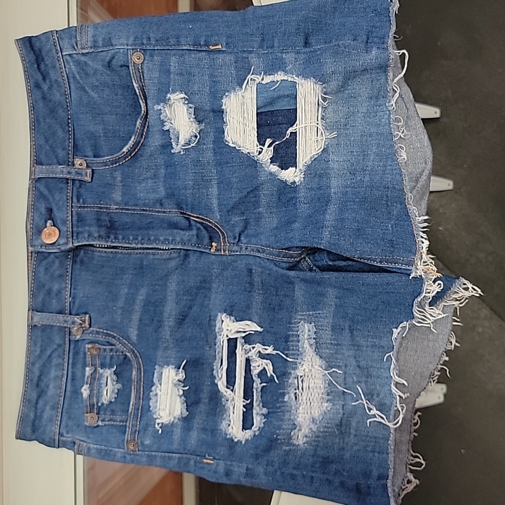 American Eagle Outfitters super high-rise stretch shorts.